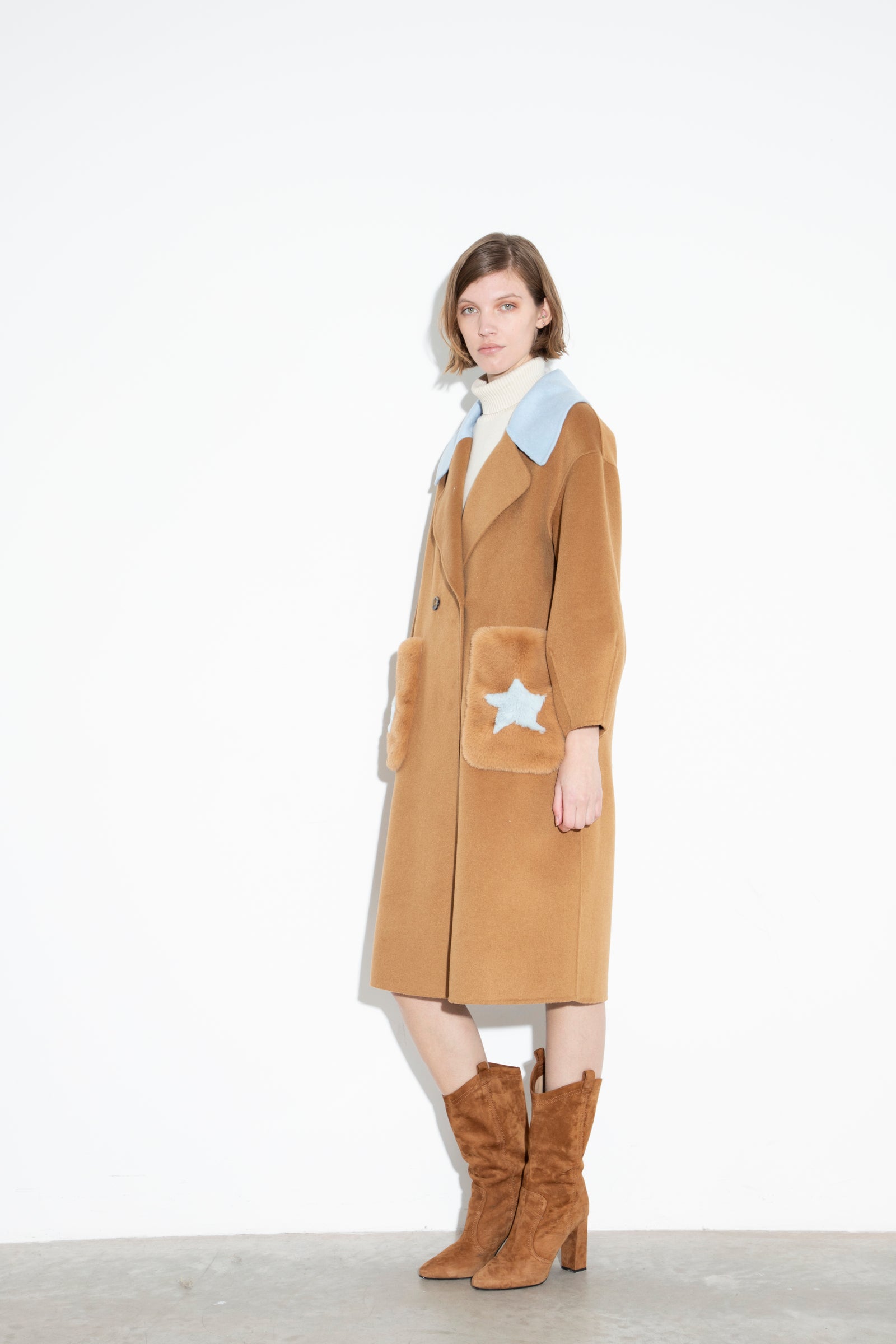 Coat In Wool With Fake Fur Pockets Camel