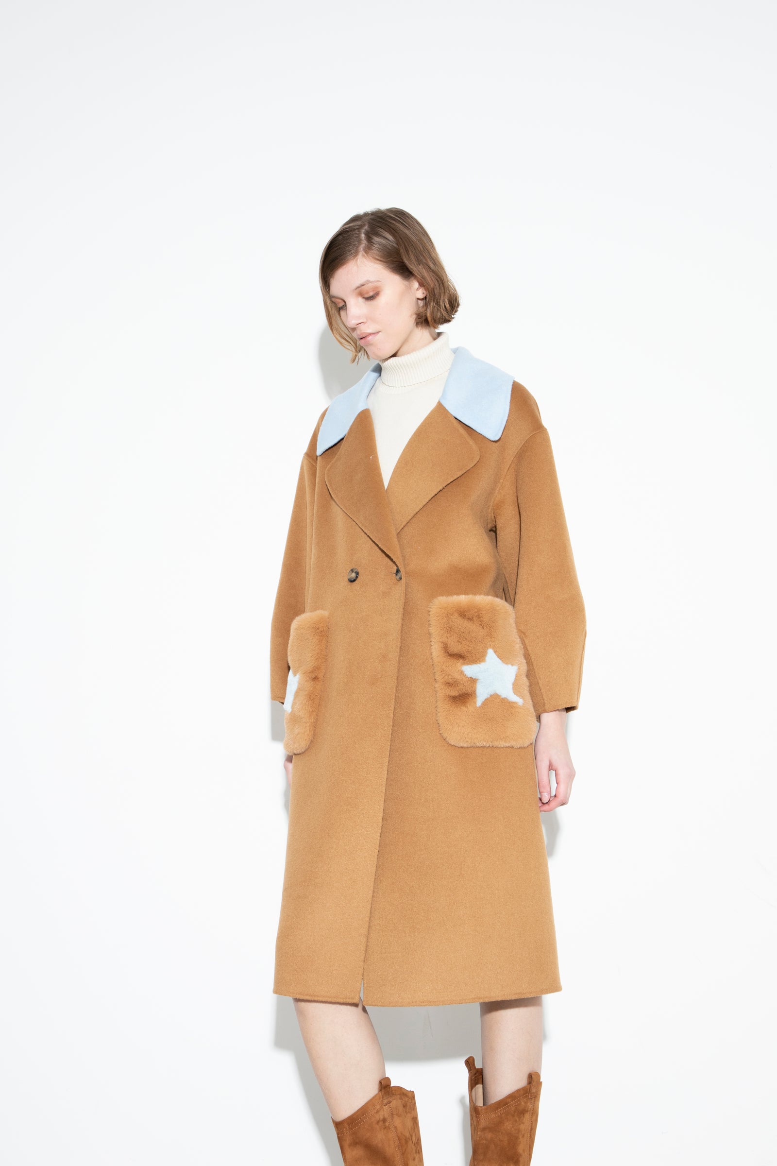 Coat In Wool With Fake Fur Pockets Camel