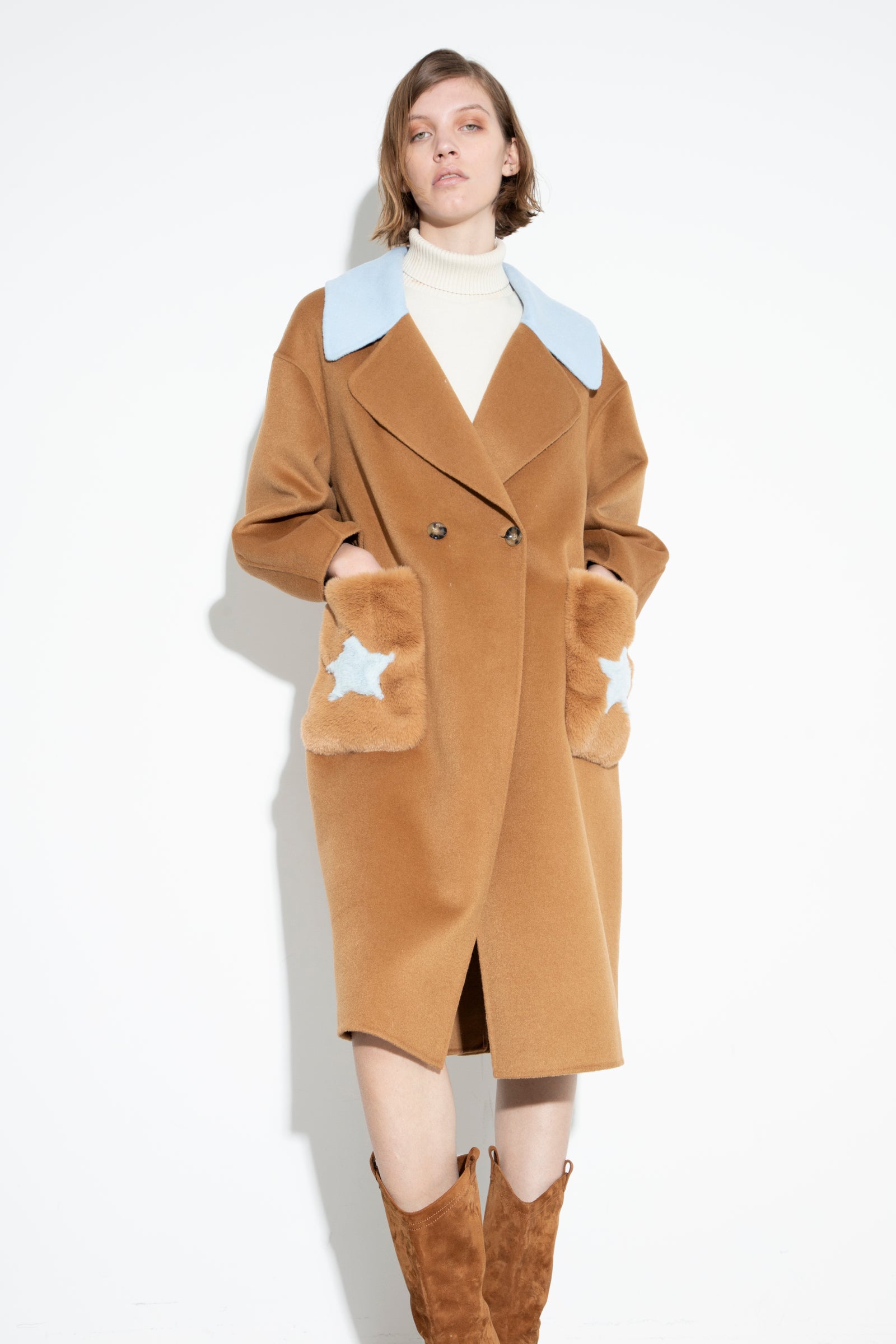 Coat In Wool With Fake Fur Pockets Camel