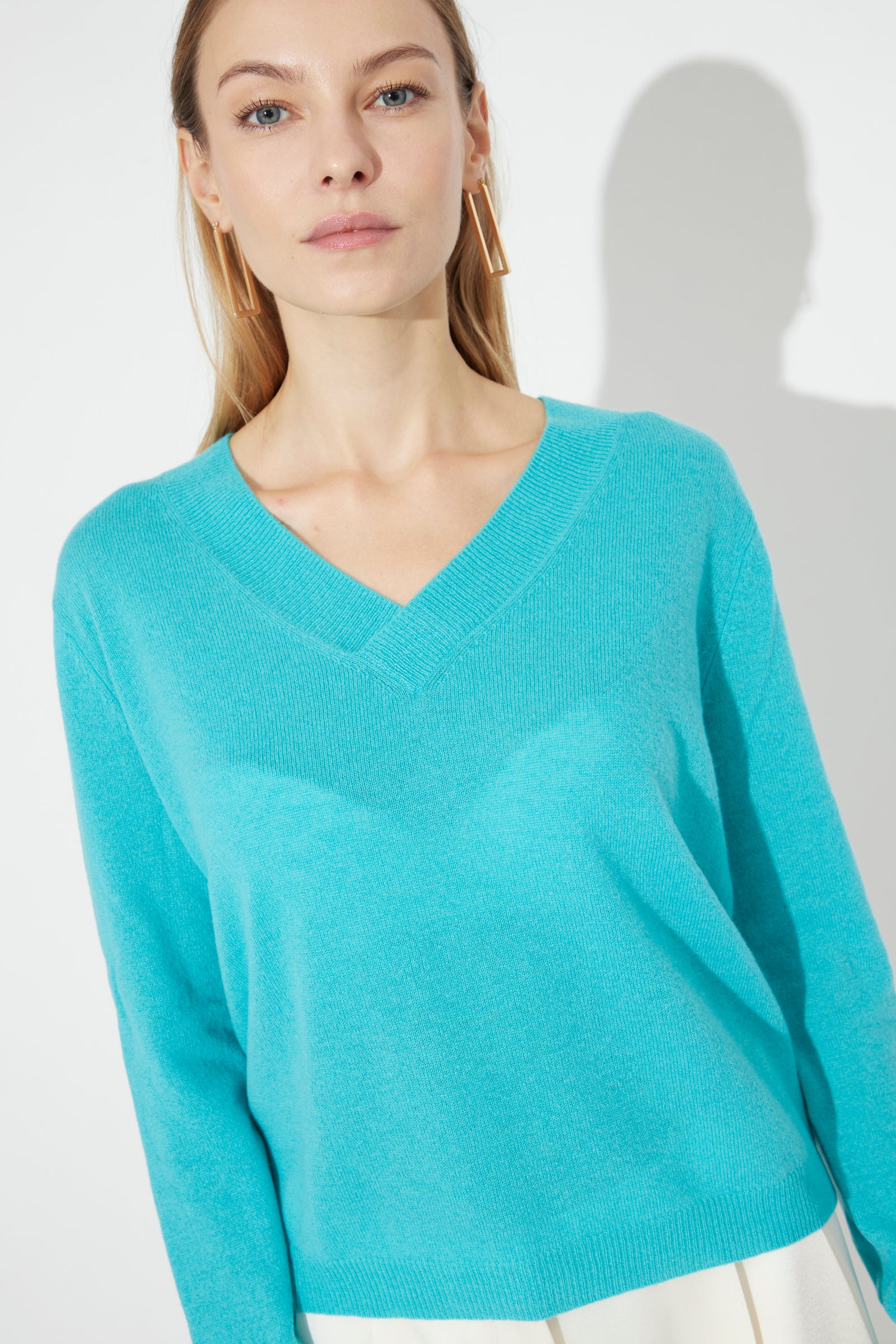 Woman V-Neck Cashmere Sweater Turquoise